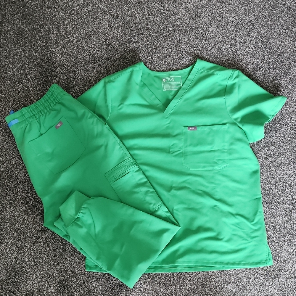 Figs Emerald Green Catarina Scrub Top and Uman Pants